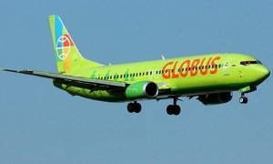 Самолет авиакомпании «Глобус» вернулся в аэропорт вылета из-за попадания птицы в двигатель