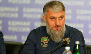 Депутат Адам Делимханов пообещал «решить вопрос с властями» чеченцу, который дрался с омоновцами на митинге