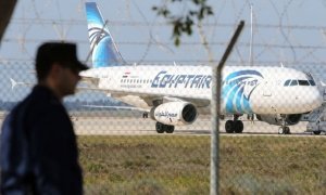 Захватчик самолета EgyptAir отпустил практически всех пассажиров