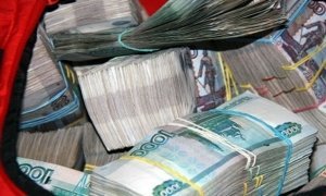В Москве вооруженные грабители похитили у безработного 10 млн рублей