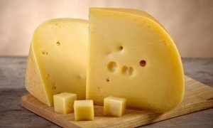 «Росконтроль» признал фальсификатом сыр из российских магазинов