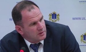 Мэр Димитровграда ударил журналиста за отказ стоя слушать гимн России
