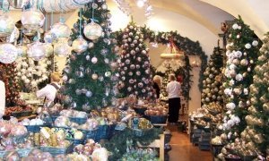 В России выросли цены на искусственные елки и новогодние украшения