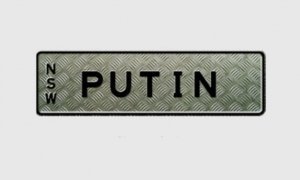 Власти Австралии запретили автомобилисту из России ездить с номером «Putin»