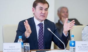 Функционера из «Единой России» исключат из партии из-за выброшенной на обочину канистры из-под моторного масла
