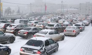  В Москве из-за снегопада за сутки произошло 900 дорожных аварий