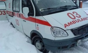 В Новосибирске карета «скорой помощи» не смогла доехать до пациента из-за неубранного снега
