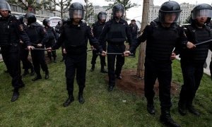 В Петербурге задержали участника акции 12 июня, который «нанес удар в спину» росгвардейцу