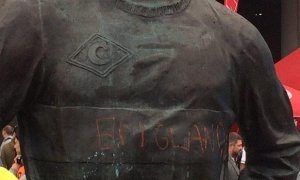 Полиция задержала английского фаната за порчу памятника Федору Черенкову