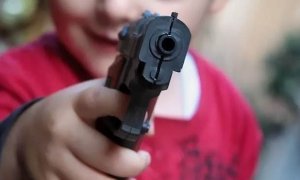 В Чечне пятилетняя девочка выстрелила себе в висок из пневматики