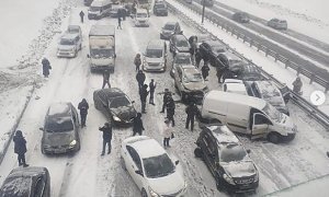 В Подмосковье из-за снегопада произошло ДТП с участием 52 автомобилей