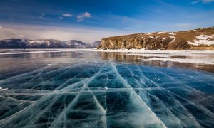 На Байкале туристка провалилась под лед и скончалась от переохлаждения