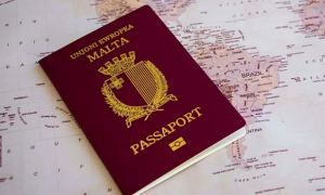 Еврокомиссия призвала отменить программу «золотых паспортов» из-за россиян и белорусов