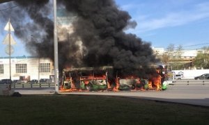 На юго-западе Москвы сгорел рейсовый автобус. Пассажиры успели эвакуироваться