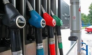 Россияне назвали рост цен на бензин следствием провальной экономической политики
