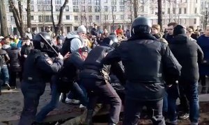 Полицейских обяжут носить видеорегистраторы во время работы на митингах