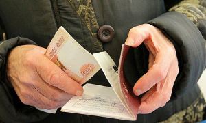 Реальные пенсии российских граждан обесцениваются восьмой месяц подряд