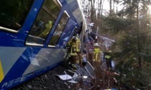 В Баварии столкнулись два пассажирских поезда. 8 человек погибли, 150 пострадали
