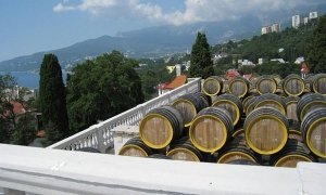 Российские виноделы начали розлив эксклюзивного вина в честь строительства Крымского моста
