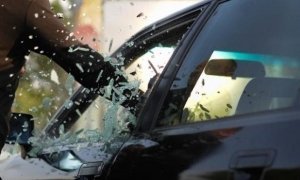 В Томске прохожие выбили стекло «Лексуса», чтобы спасти оставленного в авто малыша