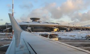 В аэропорту «Внуково» пассажирский самолет при заходе на посадку повредил хвост