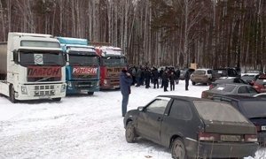 Петербургскую колонну дальнобойщиков заблокировали на подмосковной границе