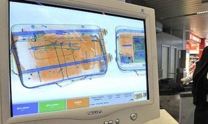 Сотрудник, грузивший багаж пассажиров «Когалымавиа» в Египте, получил от коллеги непроверенный чемодан