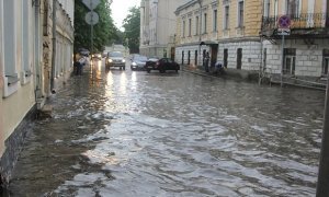 Причиной потопа в центре Москвы стало засорение ливневых стоков строительным мусором  