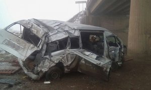 В Башкирии микроавтобус упал с 9-метровой высоты. Все пассажиры выжили