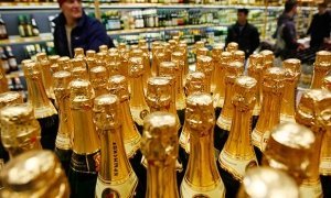 Накануне новогодних праздников из магазинов может исчезнуть весь алкоголь