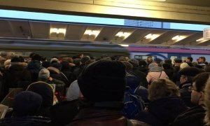 В московском метро возникла давка из-за сбоя в движении поездов сразу на двух линиях  