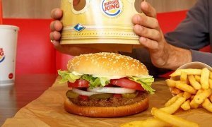 Антимонопольщики признали непристойной рекламу сети Burger King