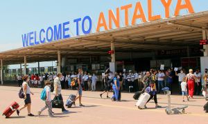 Турецкий инфекционист призвал власти закрыть страну для туристов из России