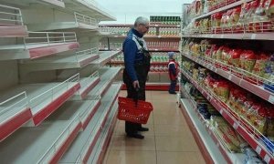 Число недовольных продуктовым эмбарго россиян выросло в два раза