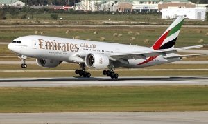 В аэропорту Дубая пассажирский Boeing 777 загорелся после экстренной посадки  