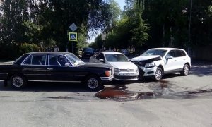 В центре Кургана в аварию попали машины жены экс-губернатора и депутата гордумы  