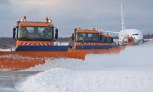 В аэропорту «Шереметьево» пассажирский самолет едва не столкнулся со снегоуборщиком