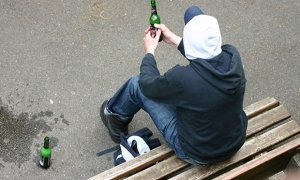 Российских подростков будут наказывать за пьянство общественными работами
