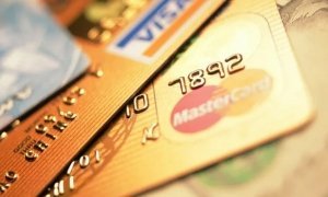 Банки обяжут уведомлять клиентов о размере задолженности по кредитной карте