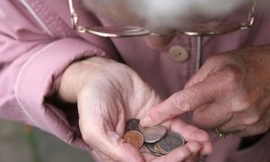 Представляющиеся сотрудниками Пенсионного фонда мошенники опустошают карты пожилых людей 