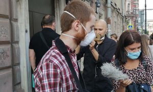 Журналиста «Медиазоны», которому полицейский сломал руку, оштрафовали на 2,5 тысячи рублей