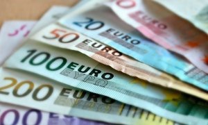 Курс евро в ходе торгов преодолел отметку в 73 рубля  