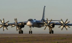В Иркутской области на военном аэродроме загорелся бомбардировщик Ту-95МС