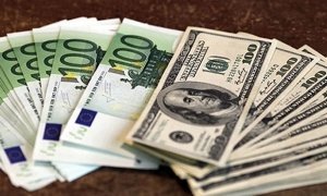 Официальный курс евро подорожал до 79 рублей, а курс доллара - до 68 рублей