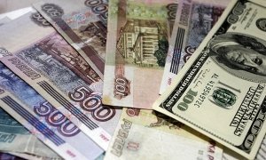 Официальный курс доллара упал ниже 62 рублей