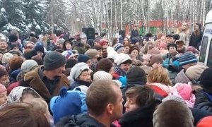 В Курске произошла давка во время раздачи бесплатных конфет от ЛДПР