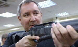 Вице-премьер Дмитрий Рогозин случайно выстрелил себе в ногу