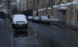 Московские коммунальщики убрали снег в Кропоткинском районе после жалобы посла Австралии