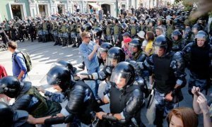 Во время разгона митинга 3 августа силовик избил несовершеннолетнего до сотрясения мозга