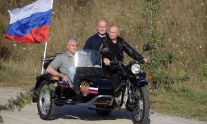 Юрист попросил привлечь Владимира Путина к ответственности за езду на мотоцикле без шлема